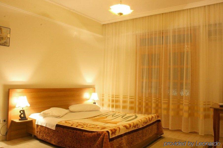 Hotel Baron Tirana Zimmer foto