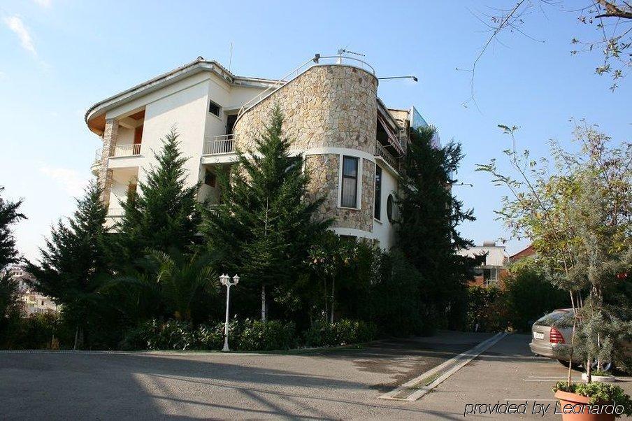 Hotel Baron Tirana Exterior foto