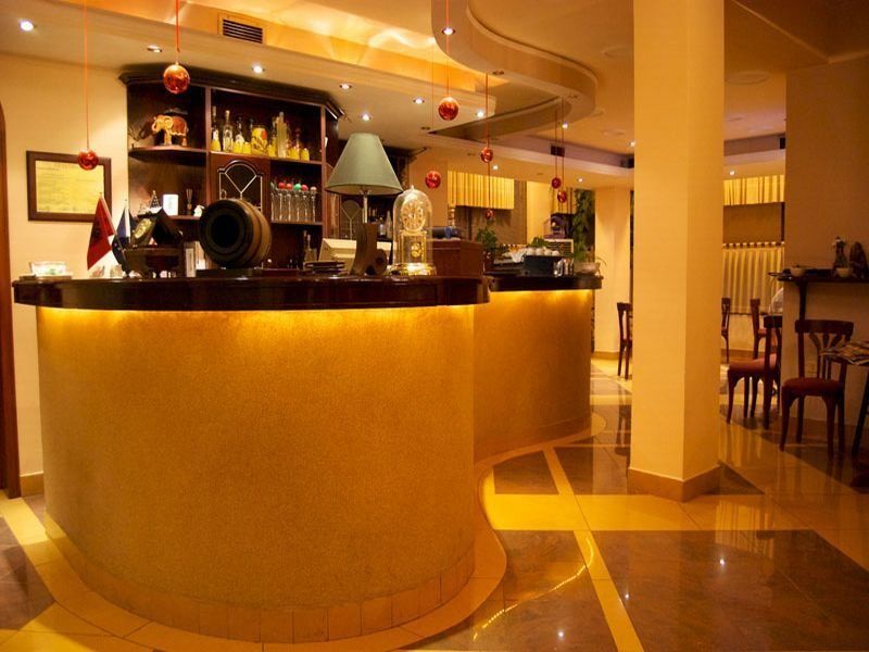 Hotel Baron Tirana Restaurant foto
